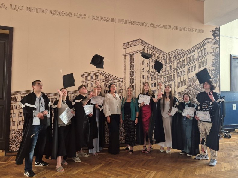 Урочисте вручення дипломів бакалаврам кафедри фізичної географії та картографії