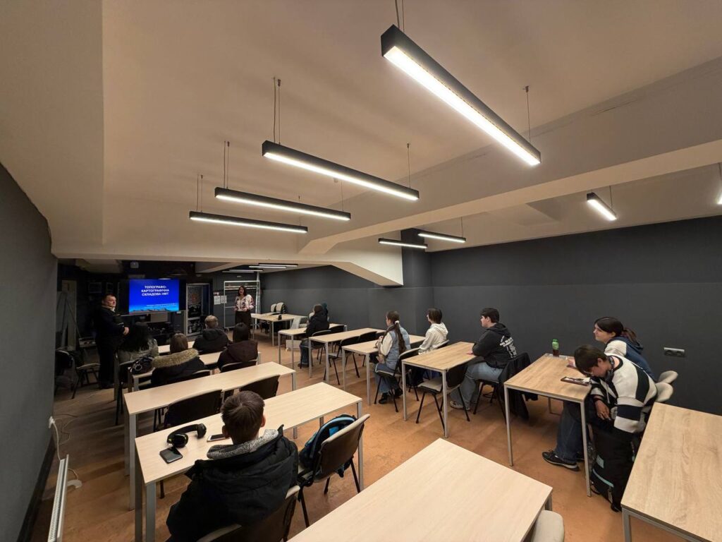 Завідувач кафедри Анатолій Байназаров провів заняття для абітурієнтів в рамках проєкту «GeoAcademy»